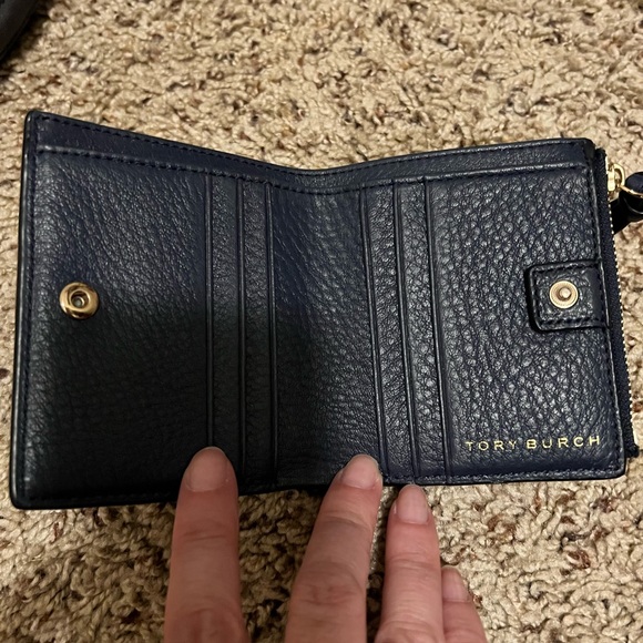 Authentic Tory Burch crossbody with matching wallet - Picture 8 of 10